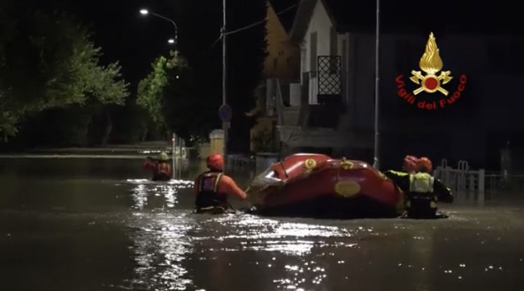 Alluvione nelle Marche 11 morti e ancora 2 dispersi uno è un bambino