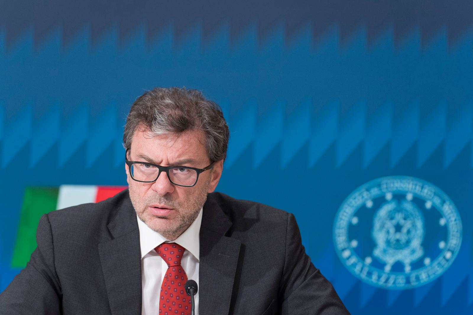 Debito pubblico così Giorgetti lo ha rimesso in mano agli italiani