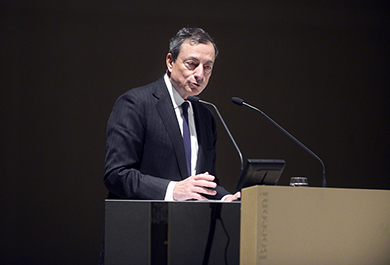 Draghi mette in guardia l'Italia su pensioni e debito pubblico