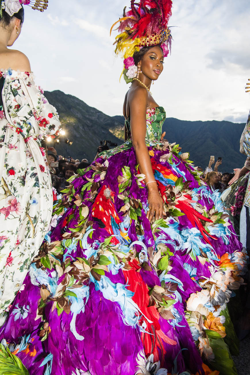 https://static.milanofinanza.it/content_upload/img/2018/07/201807091903158927/DolceGabbana_AltaModa_ParcoTeresioOlivelli_Como_Luglio2018_bckanddetails1-379098.jpg