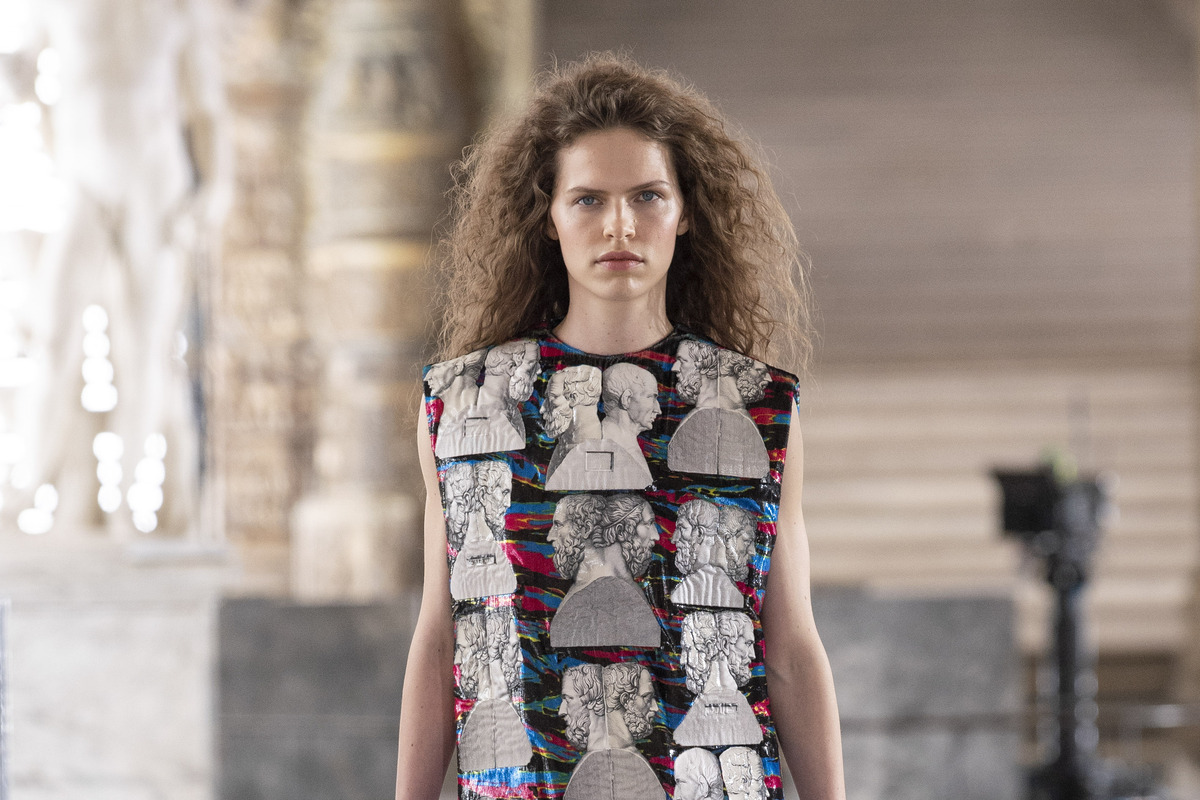 Louis Vuitton: Fornasetti al Louvre per l'Autunno-Inverno 2021