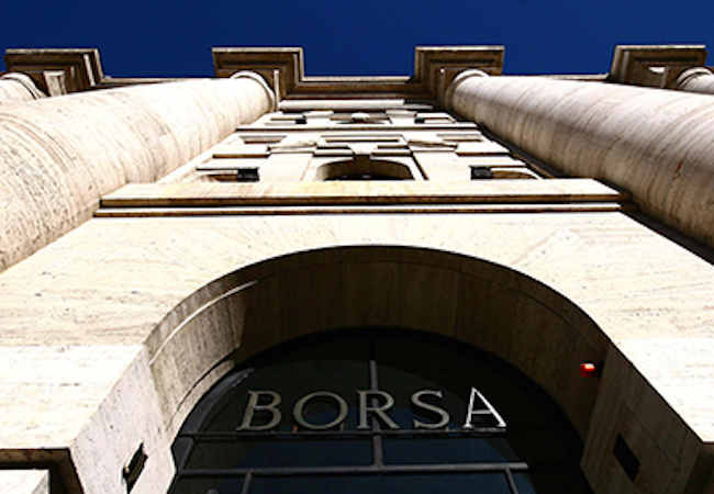 Piazza Affari chiude in rosso (-2,12%) con lo spread che sale a 170 ...