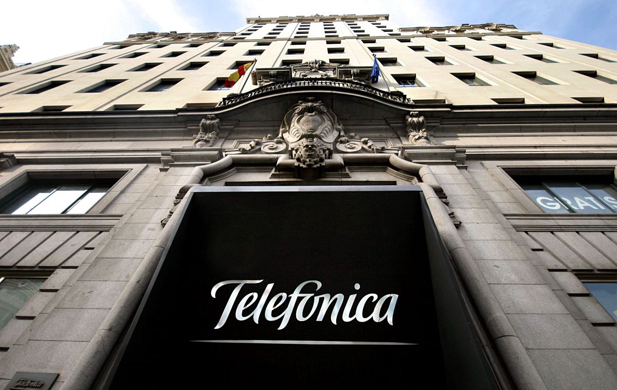 Telefónica vende el 45% de Bluevia Fibra por más de mil millones de euros
