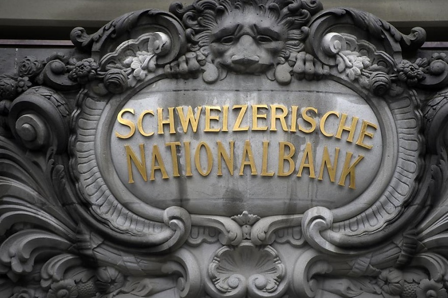 El Banco Nacional Suizo se despide de los tipos negativos y sube 75 puntos el coste del dinero
