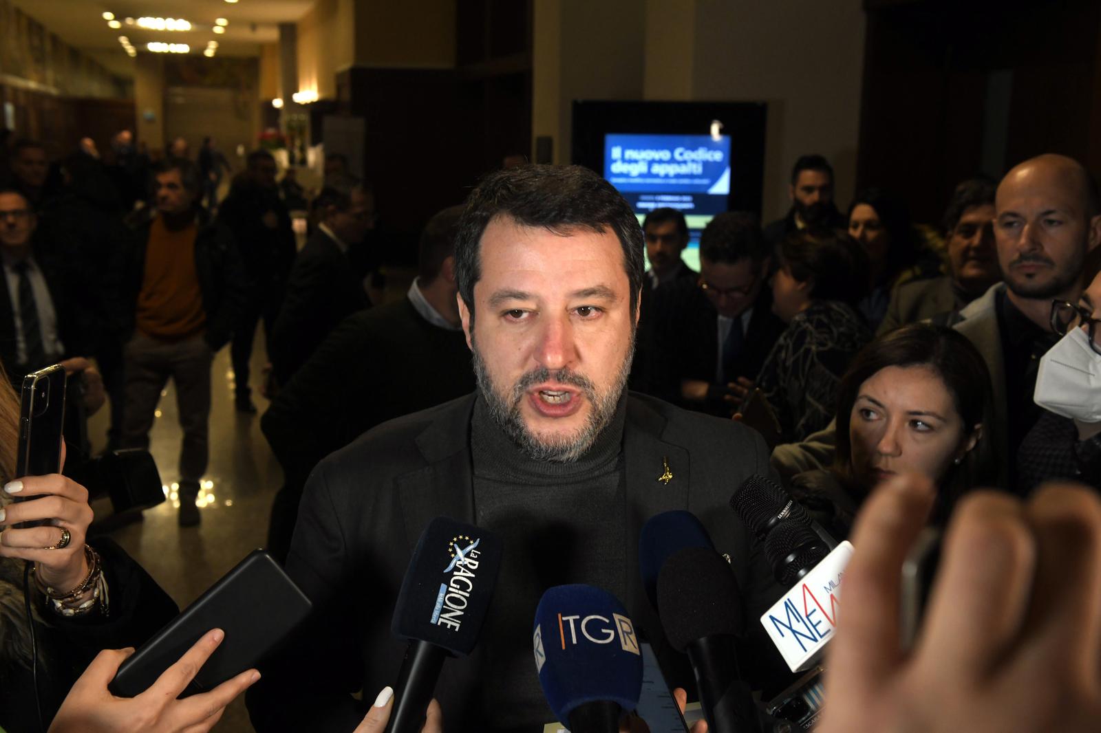 Chatgpt Cos Lintelligenza Artificiale Cancella Salvini