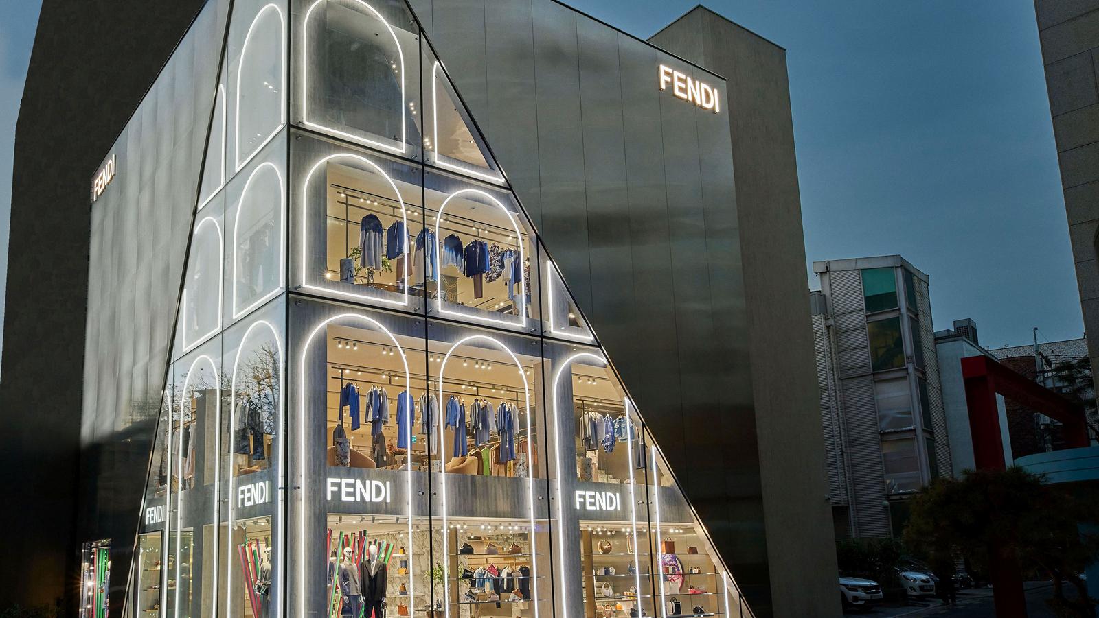 Fendi inaugura sua maior loja em Londres - Harper's Bazaar » Moda