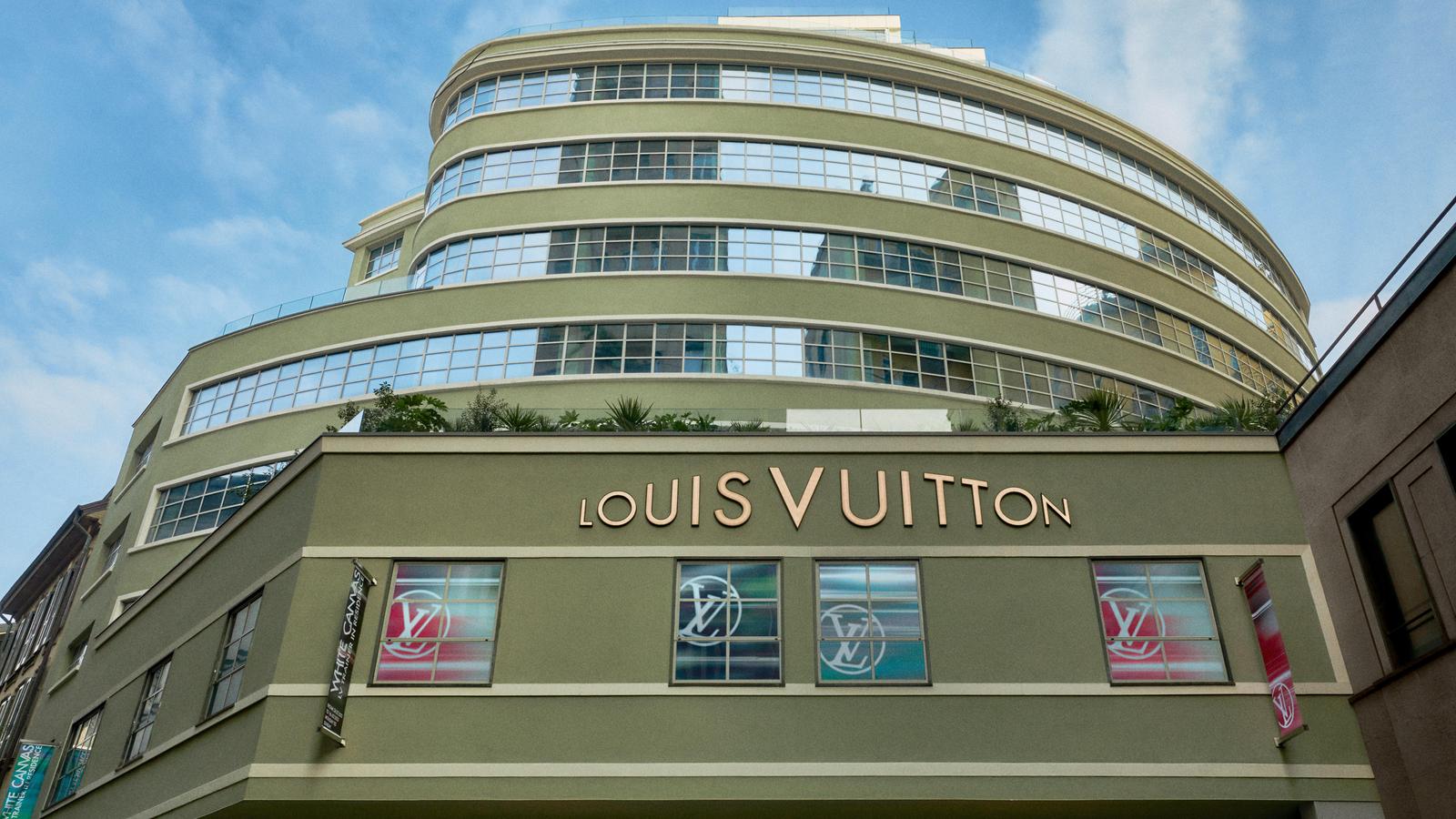 Louis Vuitton: arte, moda e pois nello store a Milano