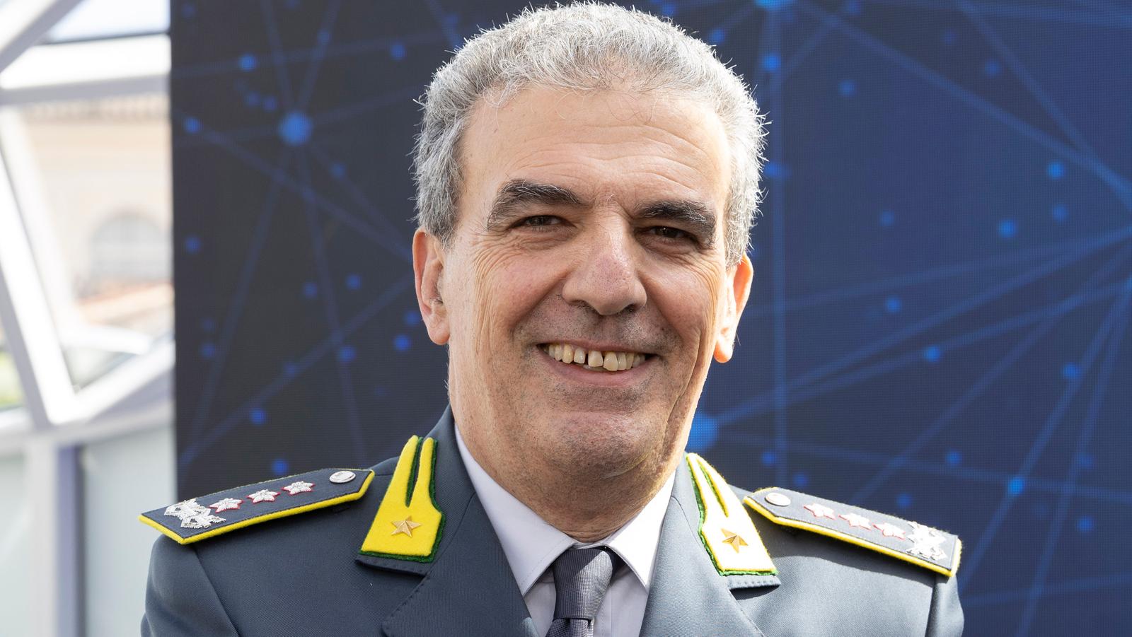 Guardia Di Finanza Andrea De Gennaro Il Nuovo Comandante Generale