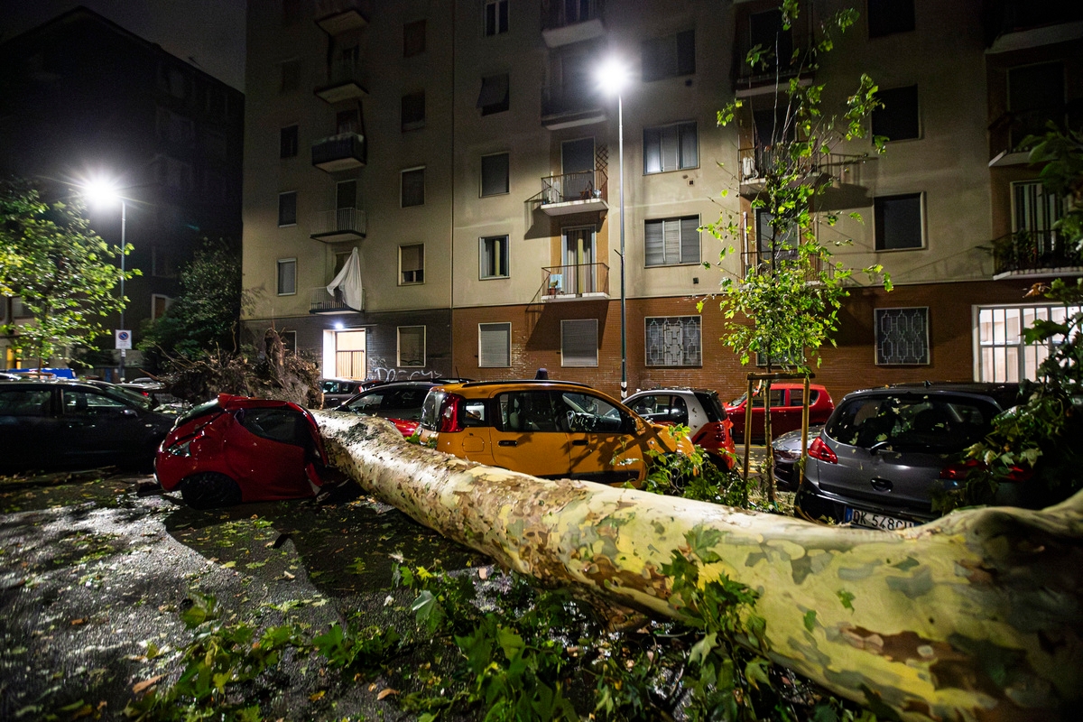 Maltempo, Violento Nubifragio Su Milano. Tetti Divelti Dal Vento ...