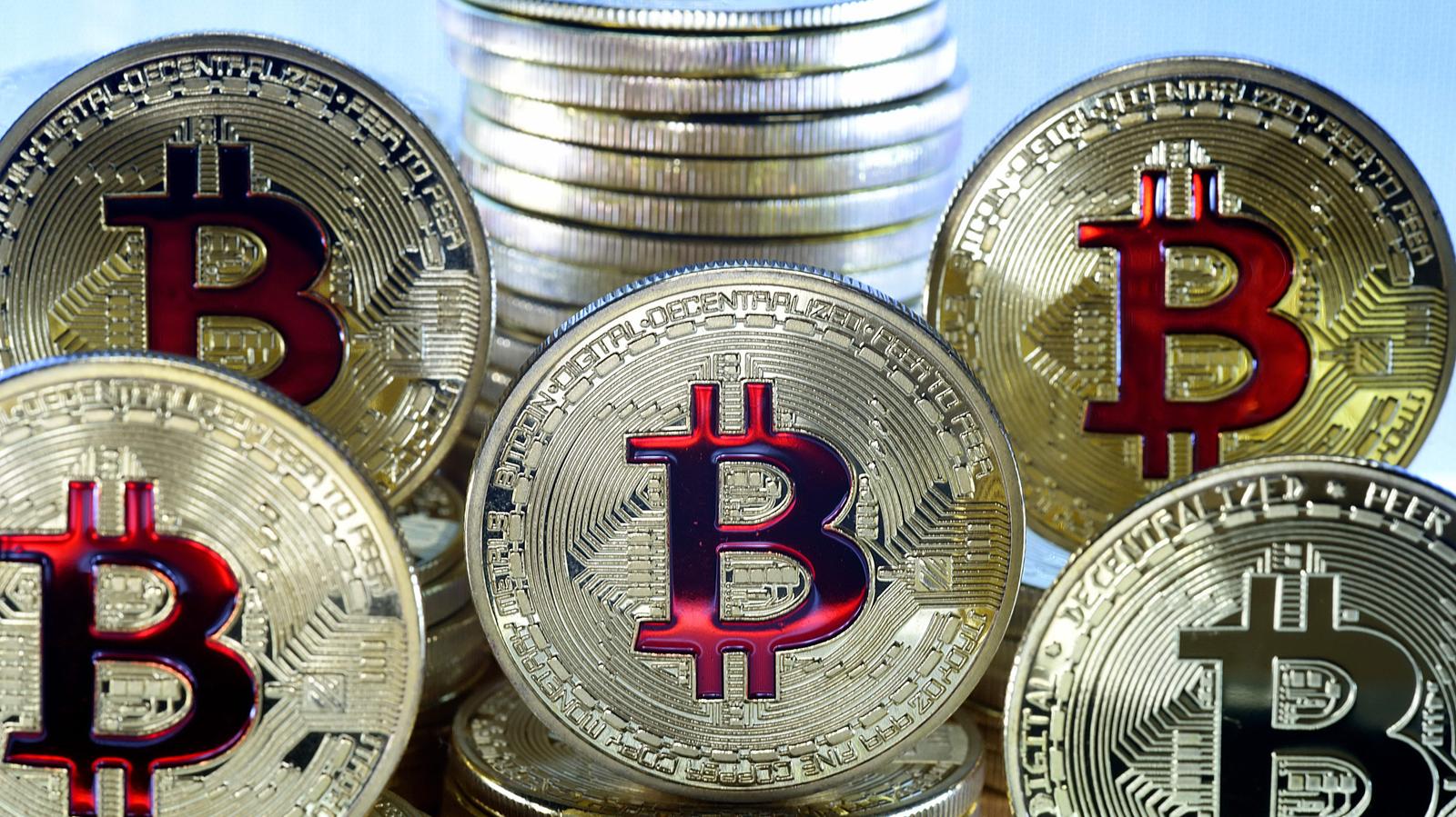 Bitcoin arriva a perdere quasi il 20% ma poi tiene quota 50.000 dollari |  MilanoFinanza News