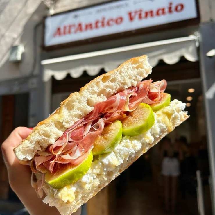 https://static.milanofinanza.it/content_upload/img/2024/09/202409172249125303/Schiacciata-Antico-Vinaio-buttalapasta-975592.jpg