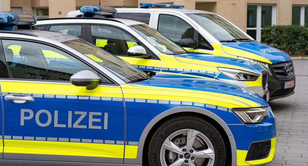 https://static.milanofinanza.it/content_upload/img/2025/03/202503031450394756/csm_20240229_Neue_Einsatzfahrzeuge_Flotte_Polizei_27954a721a_1-890306.jpg