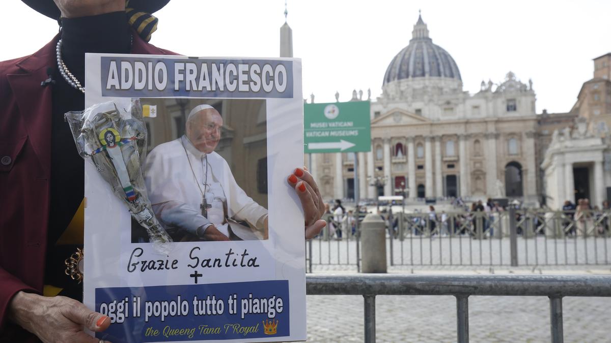 Pope Francis' Disappearance: Italy's National Mourning Explained - News Directory 3