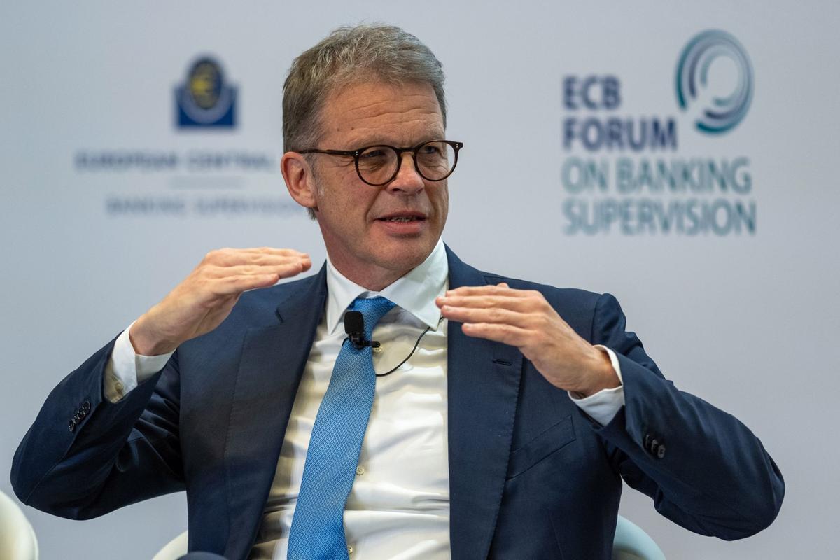 https://static.milanofinanza.it/content_upload/img/2025/04/202504290831599872/ChristianSewingDeutscheBank-421324.jpg