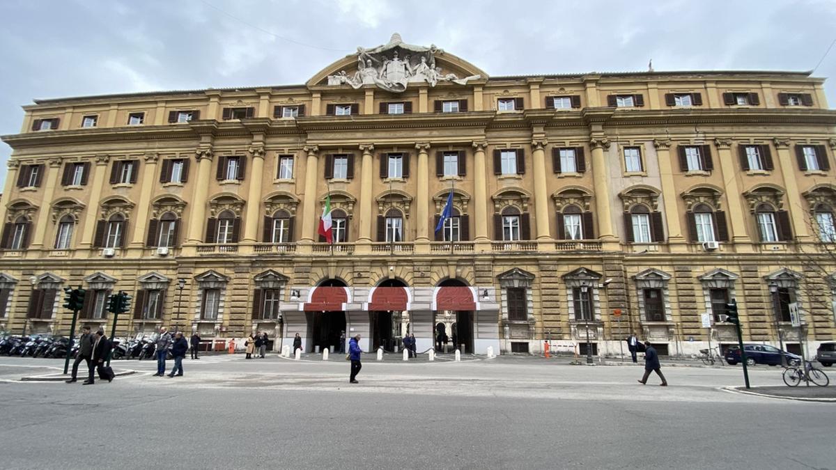 https://static.milanofinanza.it/content_upload/img/2025/05/202505060854025044/Imagoeconomica_1353327-174746.jpg