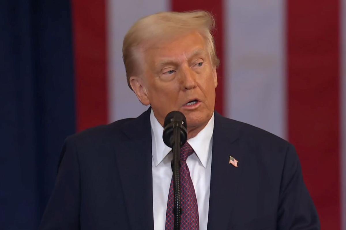 https://static.milanofinanza.it/content_upload/img/2025/05/202505080901485935/DonaldTrumpistituzionaleinblu-764746.jpg
