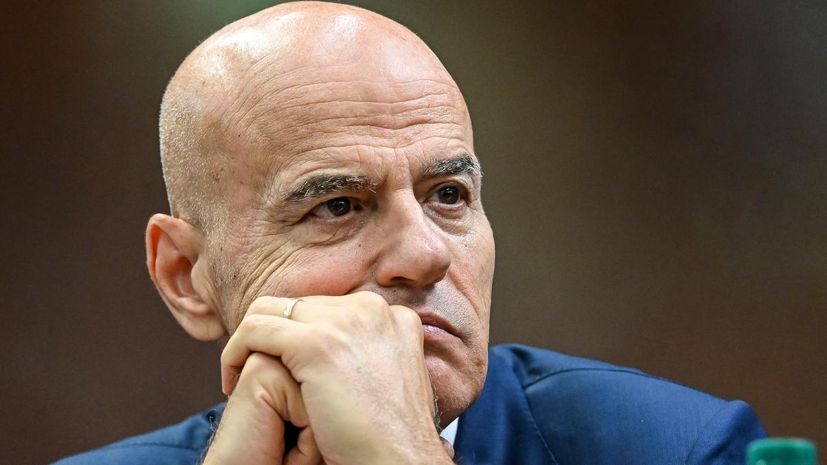 https://static.milanofinanza.it/content_upload/img/2025/05/202505132126386606/ClaudioDescalzi-958087.jpg