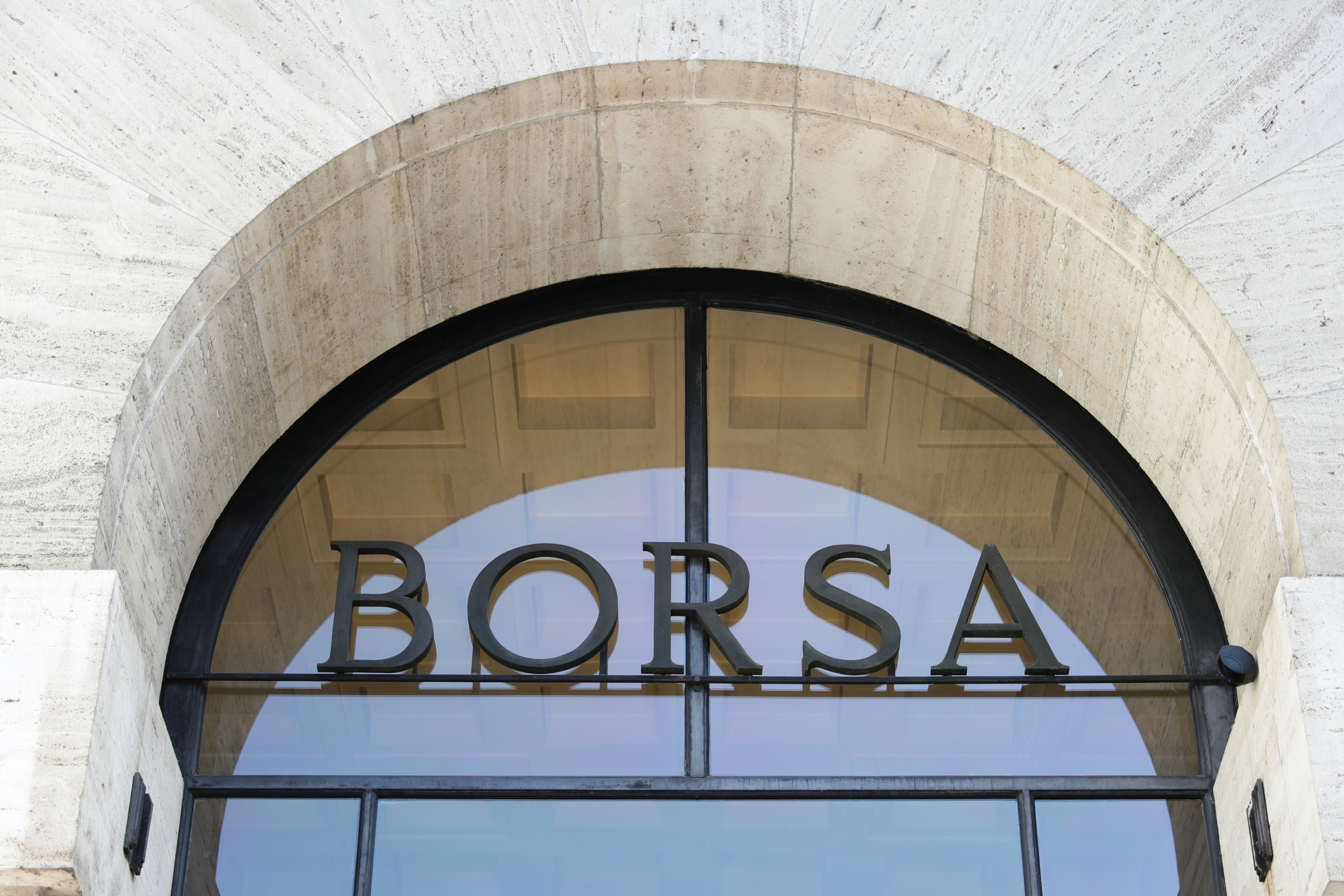 https://static.milanofinanza.it/content_upload/img/2025/05/202505191754396571/BorsaImagoeconomica_1591050-927803.jpg