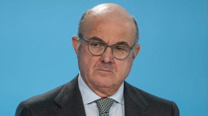 https://static.milanofinanza.it/content_upload/img/2025/05/202505211637171996/LuisDeGuindos-685481.jpg