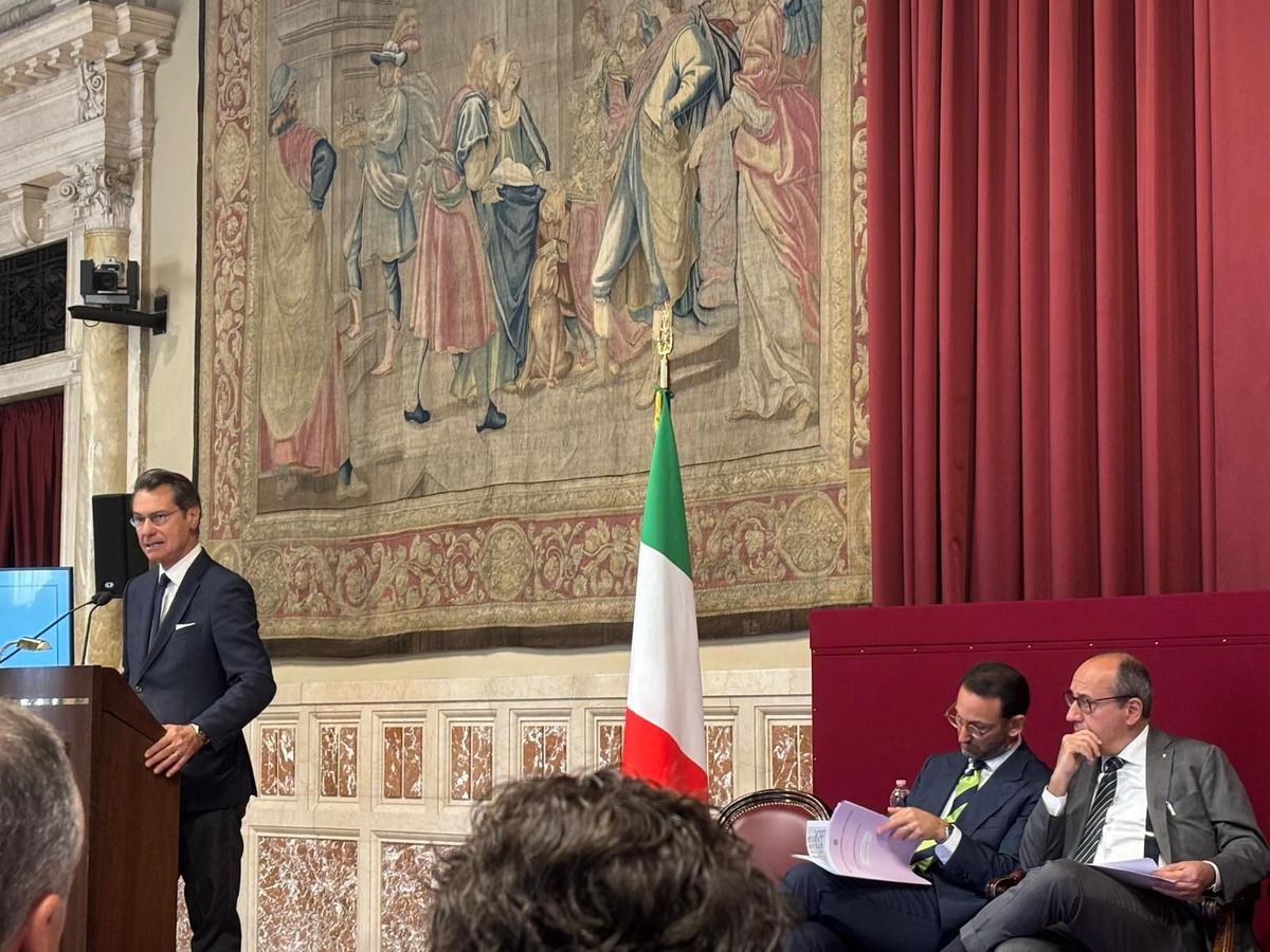 https://static.milanofinanza.it/content_upload/img/2025/05/202505222206324653/AssoNextfotoSommella-484280.jpg