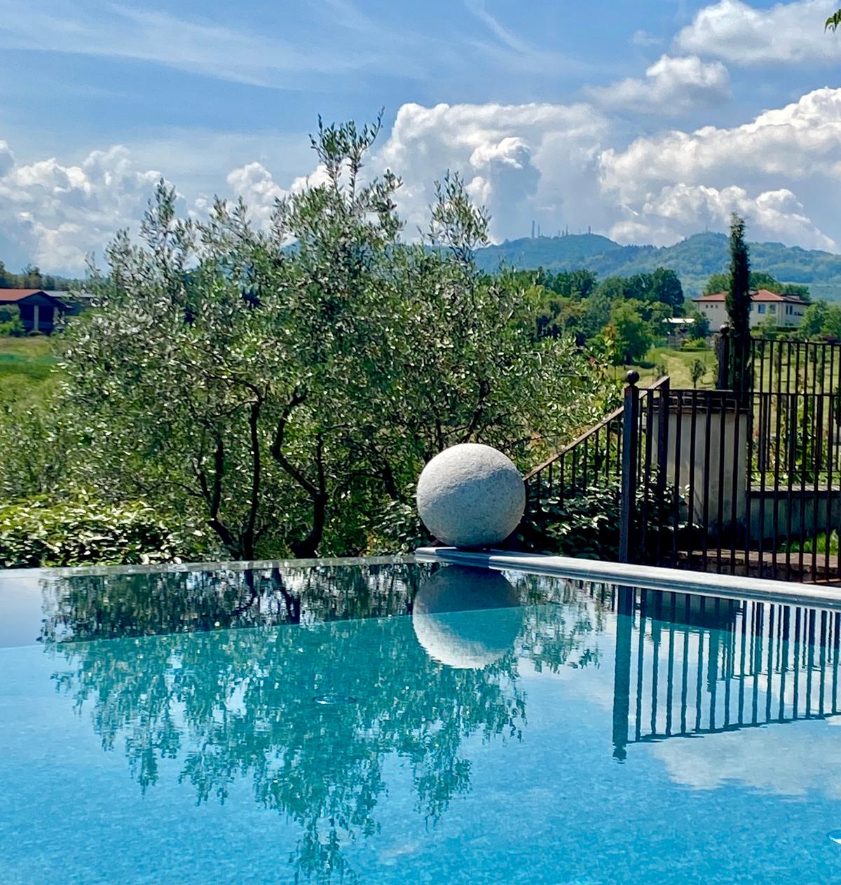 https://static.milanofinanza.it/content_upload/img/2025/05/202505271344332123/PiscinadiunavillaaPalazzodiVarignana-643234.jpg