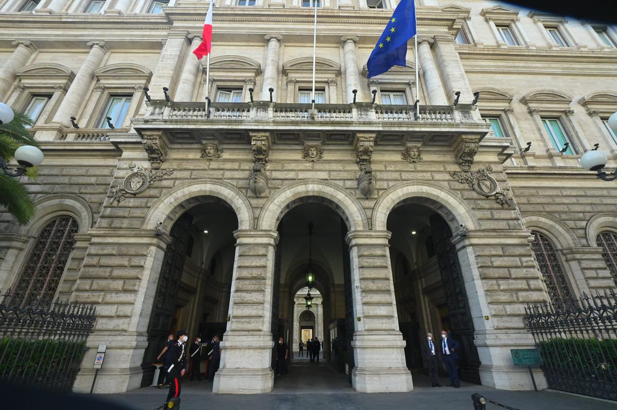 https://static.milanofinanza.it/content_upload/img/2025/05/202505301958282346/Imagoeconomica_1419283-211033.jpg