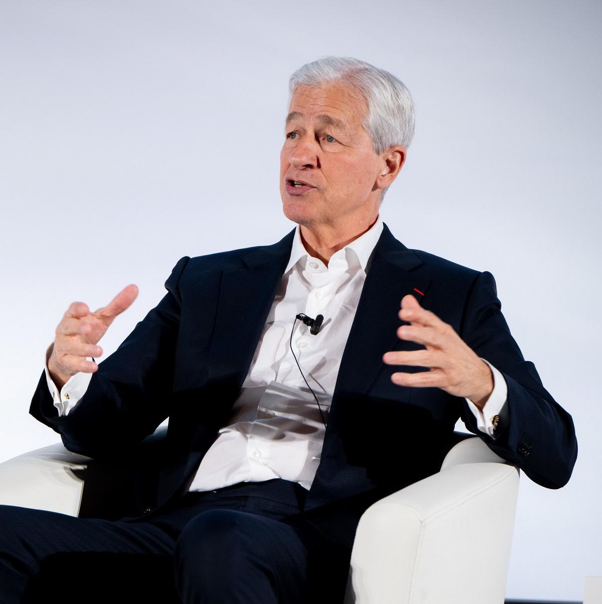 https://static.milanofinanza.it/content_upload/img/2025/05/202505311623011504/JamieDimon-736284.jpg