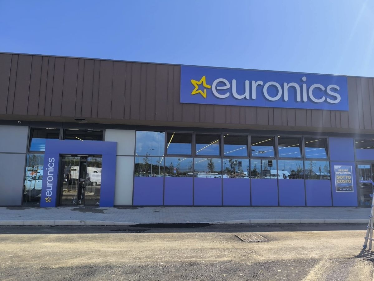 https://static.milanofinanza.it/content_upload/img/2025/06/202506051233296975/Euronics-811617.jpg