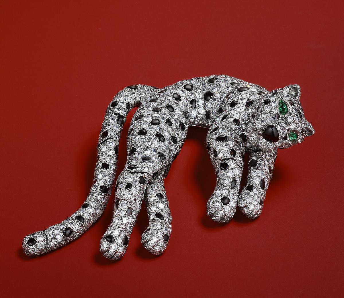 https://static.milanofinanza.it/content_upload/img/2025/06/202506111039013848/CARTIERONYXEMERALDANDDIAMOND8216PANTHERE8217BROOCH2-283510.jpg