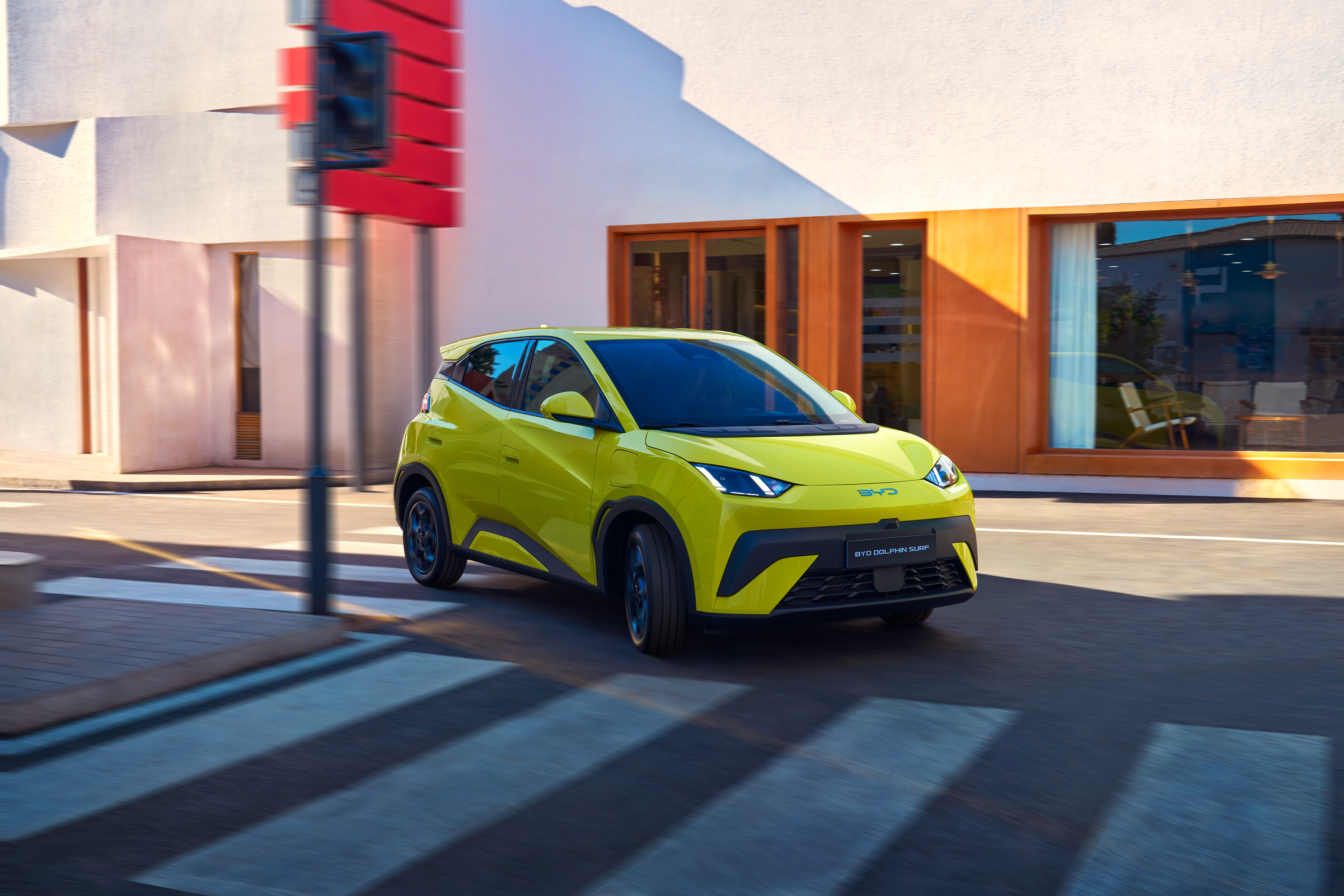 https://static.milanofinanza.it/content_upload/img/2025/06/202506121710352564/03Rightfront_Roadrunning_download_JPG_5000PX_RGB1-176473.jpg
