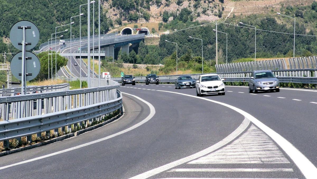 https://static.milanofinanza.it/content_upload/img/2025/06/202506132038145564/autostrade-514374.jpg
