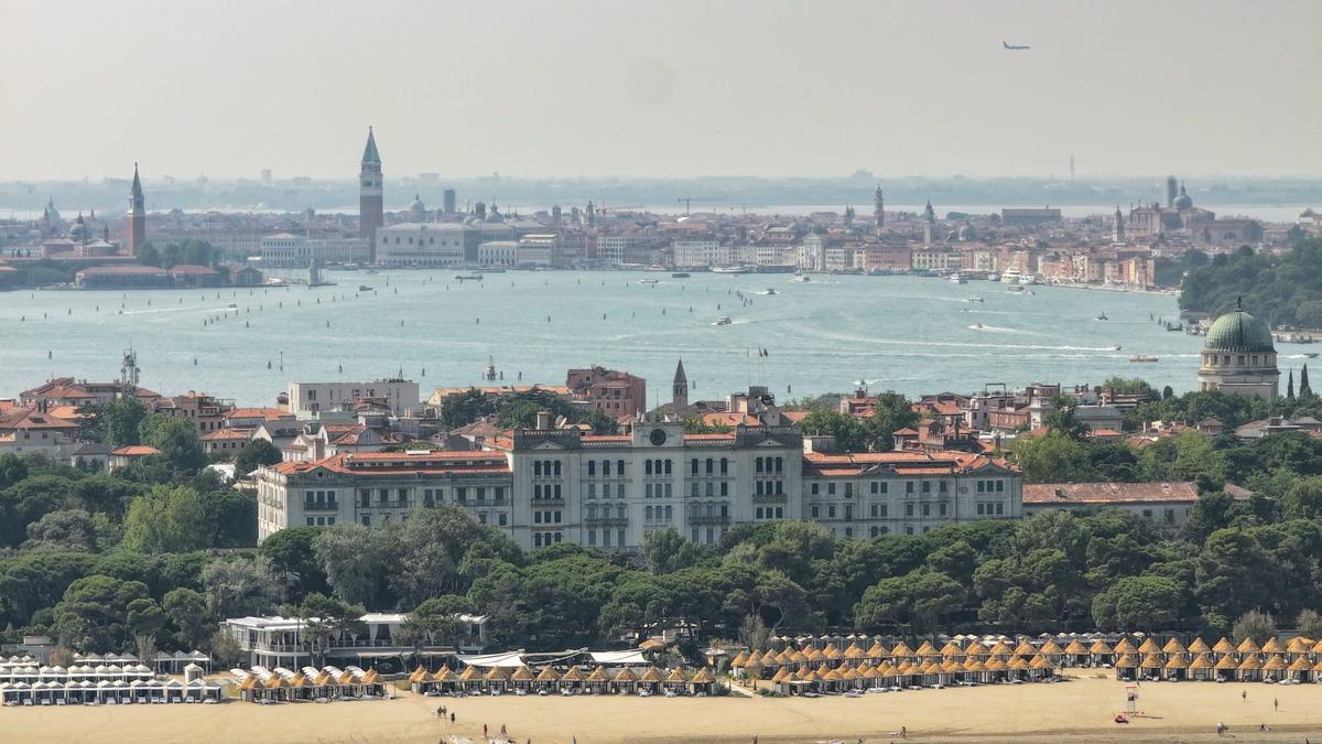 https://static.milanofinanza.it/content_upload/img/2025/06/202506160845284596/hoteldesbaines-270037.jpeg