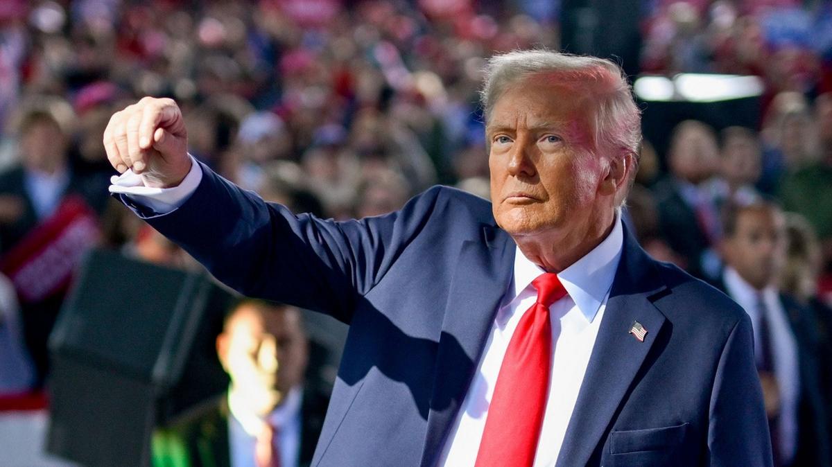 https://static.milanofinanza.it/content_upload/img/2025/06/202506161005406576/donaldTrump-304640.jpg