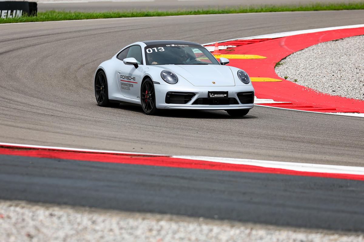 https://static.milanofinanza.it/content_upload/img/2025/06/202506181213546524/PORSCHE_DUCATIEXPERIENCE_4__UC755141_Mid-696676.jpg