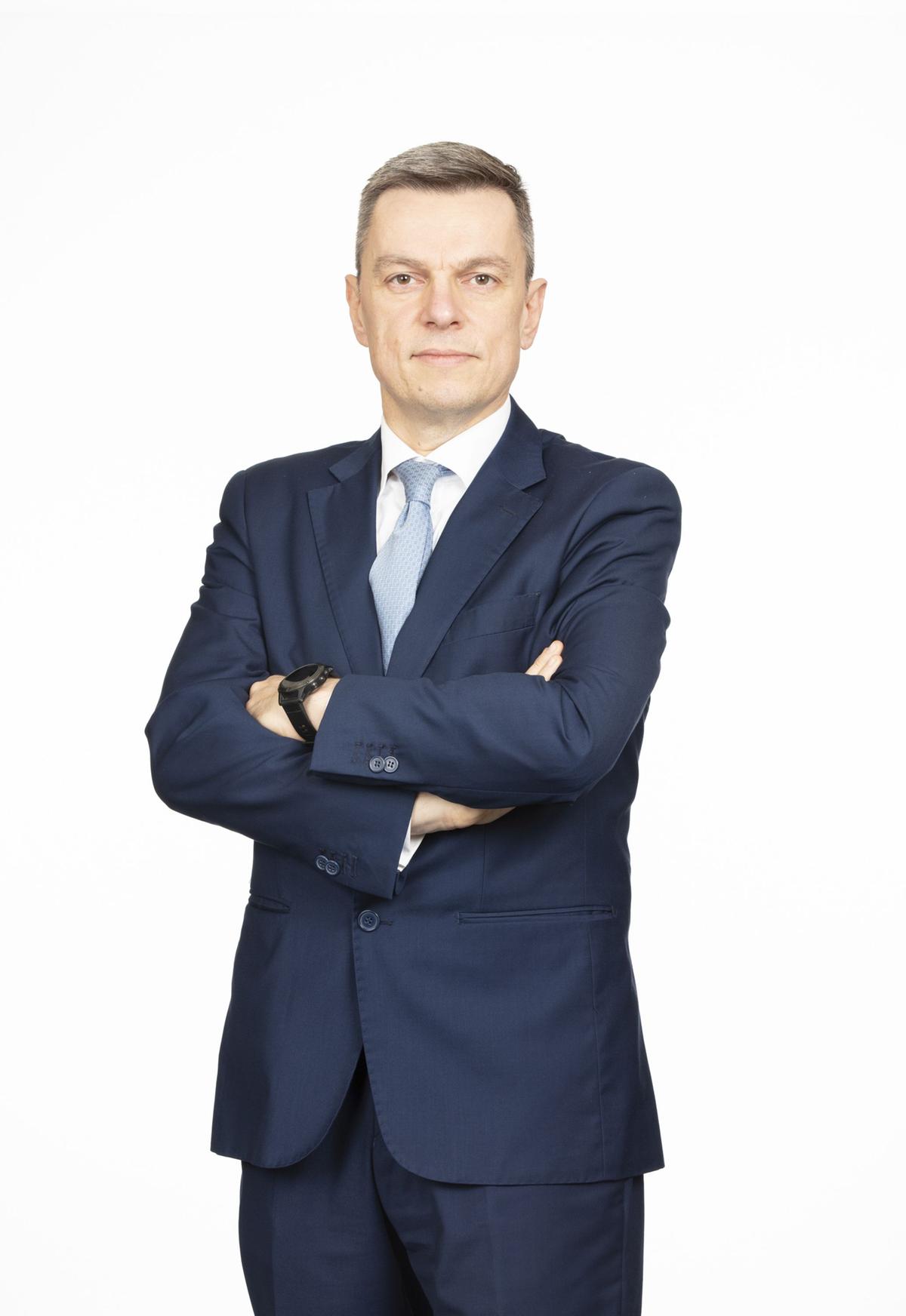 https://static.milanofinanza.it/content_upload/img/2025/06/202506201432184506/FabioMassoli-DirettoreAmministrazioneFinanzaControlloeSostenibilitCDP-306448.jpg