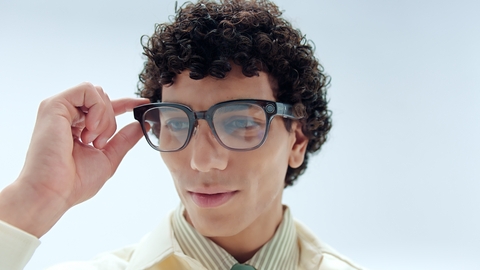 https://static.milanofinanza.it/content_upload/img/2025/06/202506231316379511/Alipay_launches_Smart_Glasses-Embedded_Payment_Solution_in_Collaboration_with_Meizu_2-258269.jpg