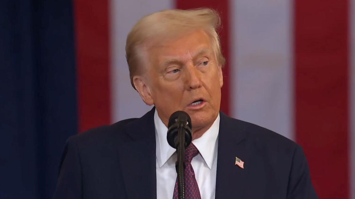 https://static.milanofinanza.it/content_upload/img/2025/06/202506260749477849/DonaldTrumpistituzionaleinblu-426685.jpg