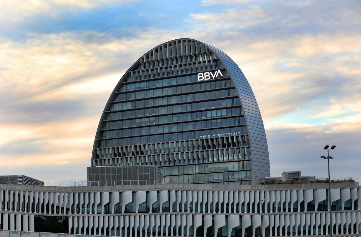 https://static.milanofinanza.it/content_upload/img/2025/07/202507032010594077/Vela-Ciudad-BBVA-1920x1263-1-790530.jpg