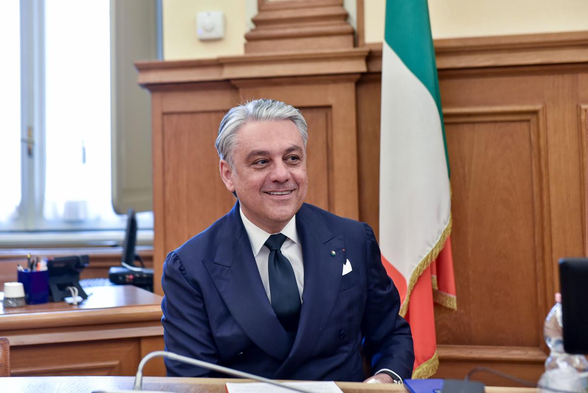 https://static.milanofinanza.it/content_upload/img/2025/07/202507042004359945/demeo-654891.jpg
