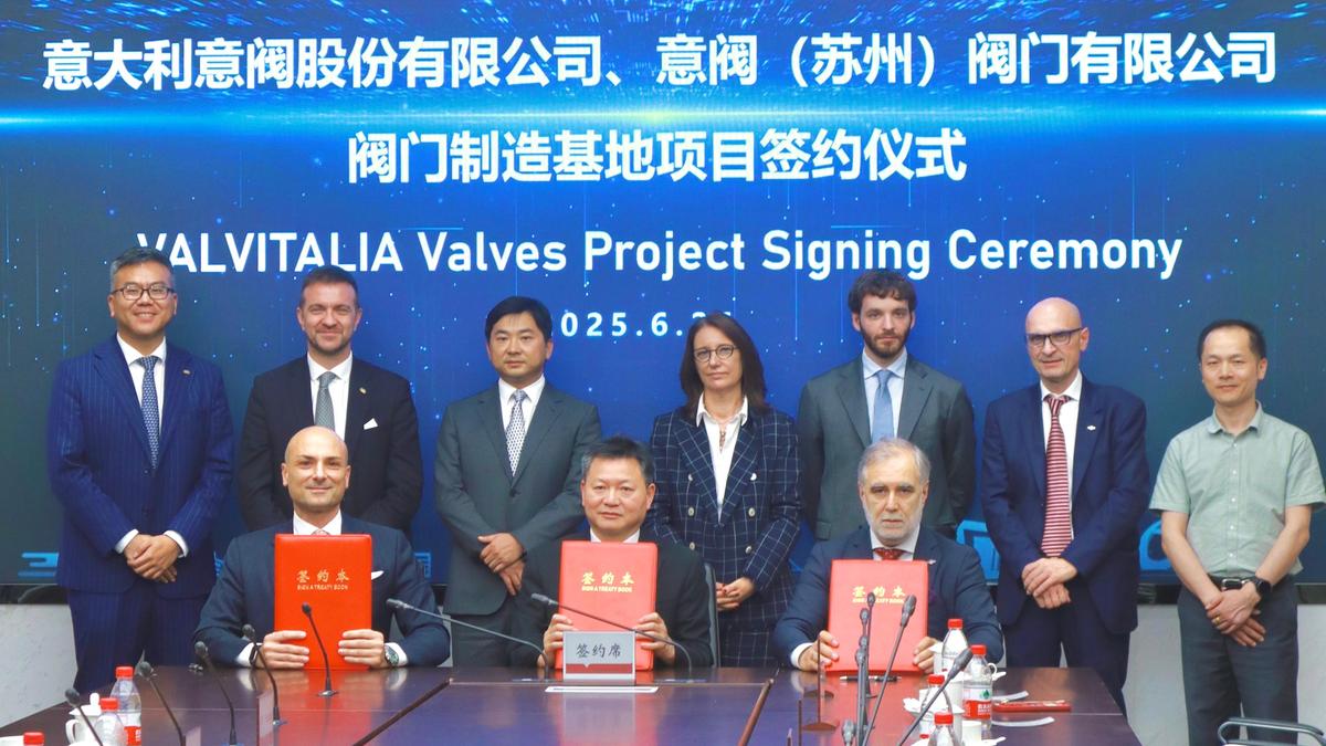 https://static.milanofinanza.it/content_upload/img/2025/07/202507081506385368/Valvitalia_Firma-Wujiang_def-878427.jpeg