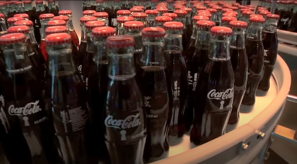 https://static.milanofinanza.it/content_upload/img/2025/07/202507171257373188/coca-cola-919571.jpg