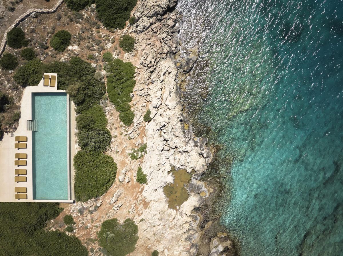 https://static.milanofinanza.it/content_upload/img/2025/07/202507211025312726/JWMarriottCreteResortSpa-Aerial02-852740.jpg