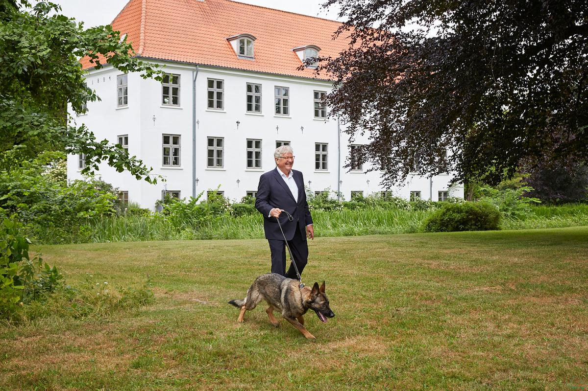 https://static.milanofinanza.it/content_upload/img/2025/07/202507241218522340/Knud_Erik_Hansen_Residence_Portrait_3-632643.jpg