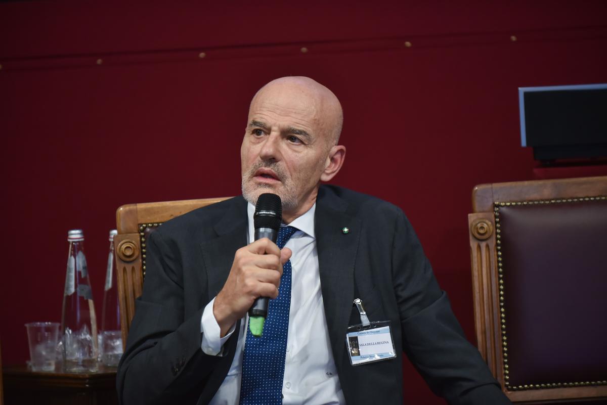 https://static.milanofinanza.it/content_upload/img/2025/07/202507250800395538/ClaudioDescalziluglio2025-714833.jpg