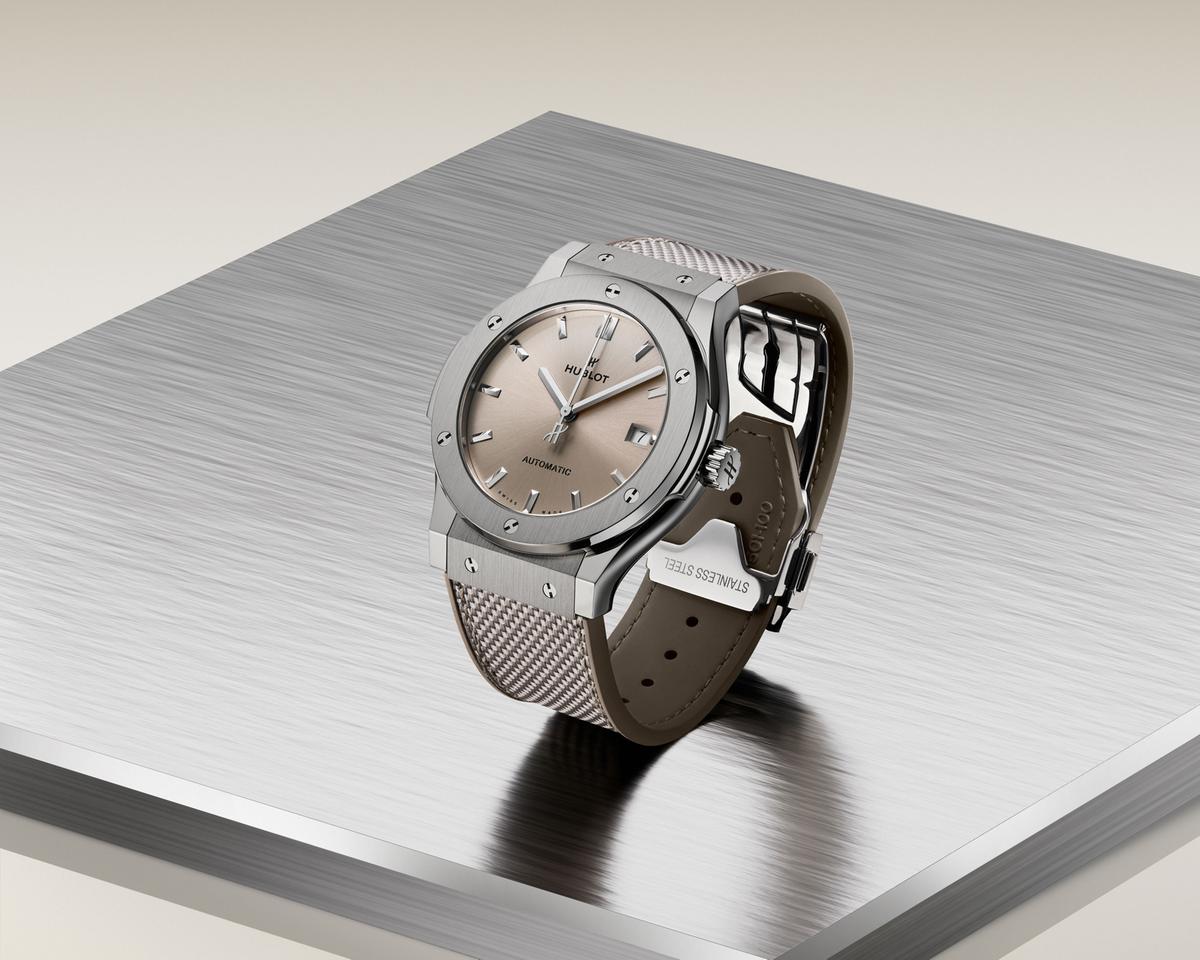 https://static.milanofinanza.it/content_upload/img/2025/07/202507291059516984/HublotClassicFusionEssentialTaupeECommerceEdition511-409605.jpeg
