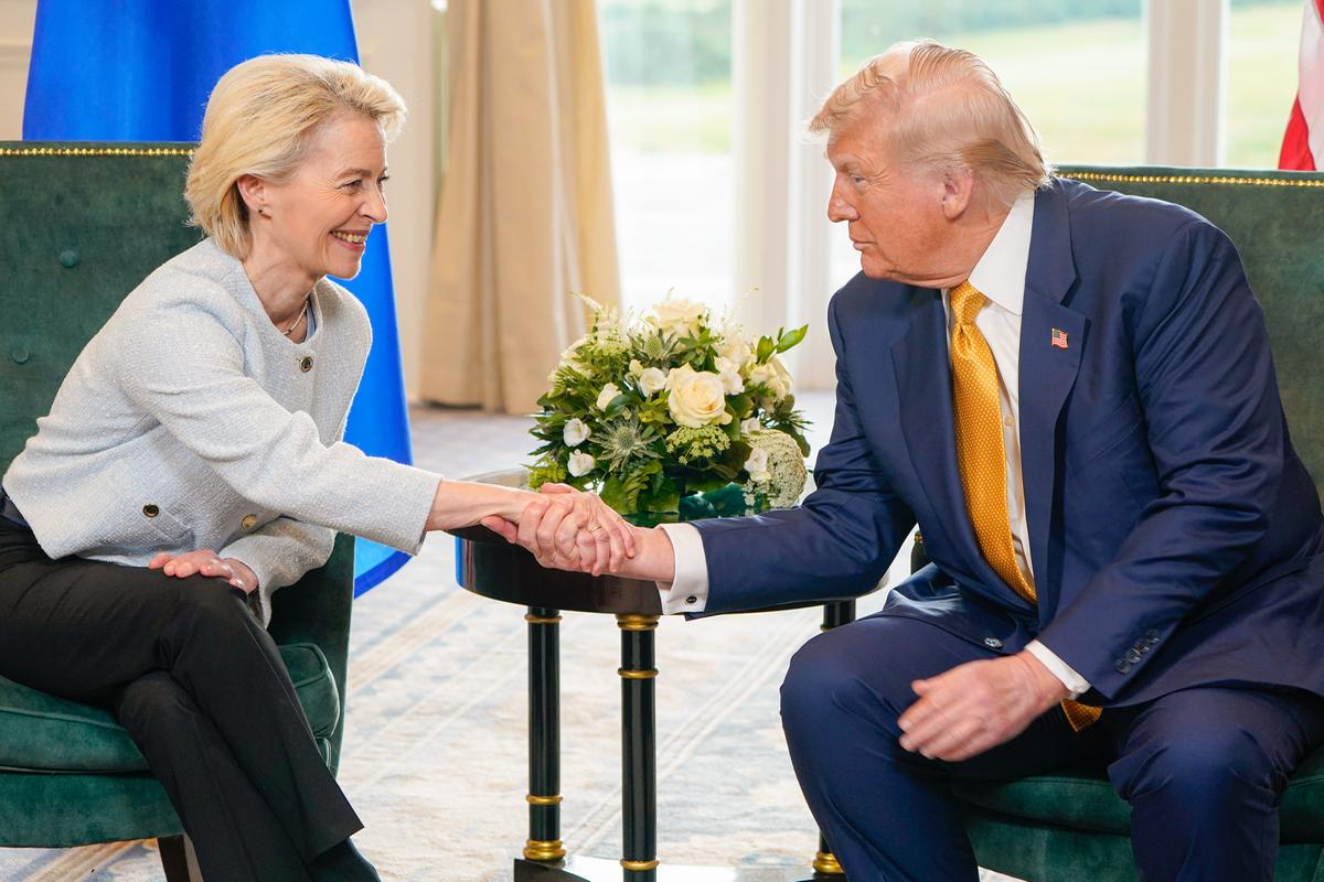 https://static.milanofinanza.it/content_upload/img/2025/07/202507291247533863/TRUMPVONDERLEYENImagoeconomica_2514725-284215.jpg