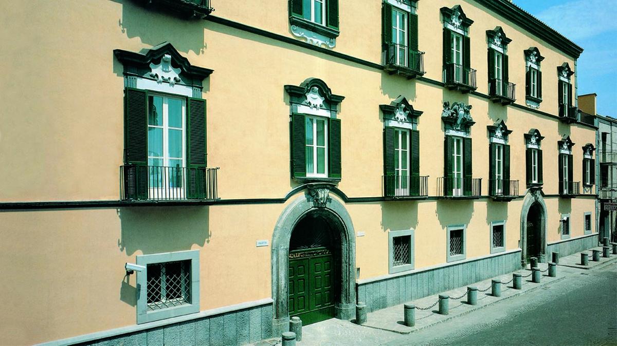 https://static.milanofinanza.it/content_upload/img/2025/07/202507312042263529/PalazzoVallelonga_sedeBCP-411548.jpg