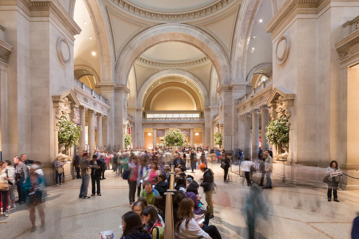 https://static.milanofinanza.it/content_upload/img/2025/08/202508071133052569/TheMetFifthAvenue-GreatHall_photobyBrettBeyer_2-889318.jpg