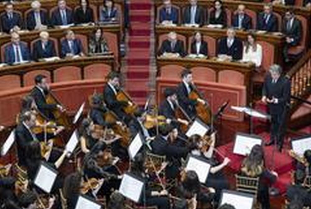 https://static.milanofinanza.it/content_upload/img/2025/08/202508122000456237/orchestra-283284.jpg