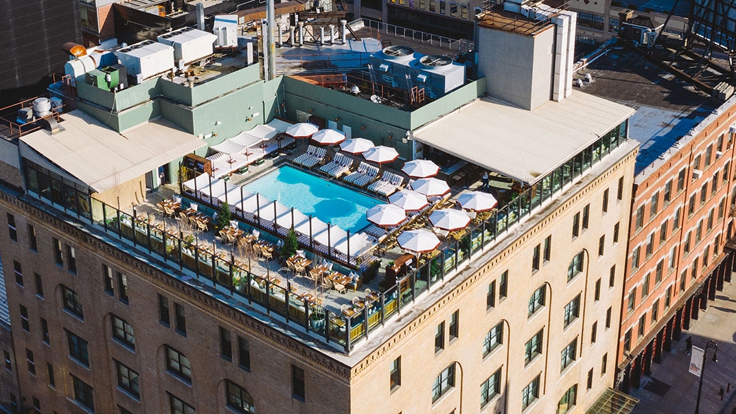 https://static.milanofinanza.it/content_upload/img/2025/08/202508181324374739/SohoHouse-593354.jpg